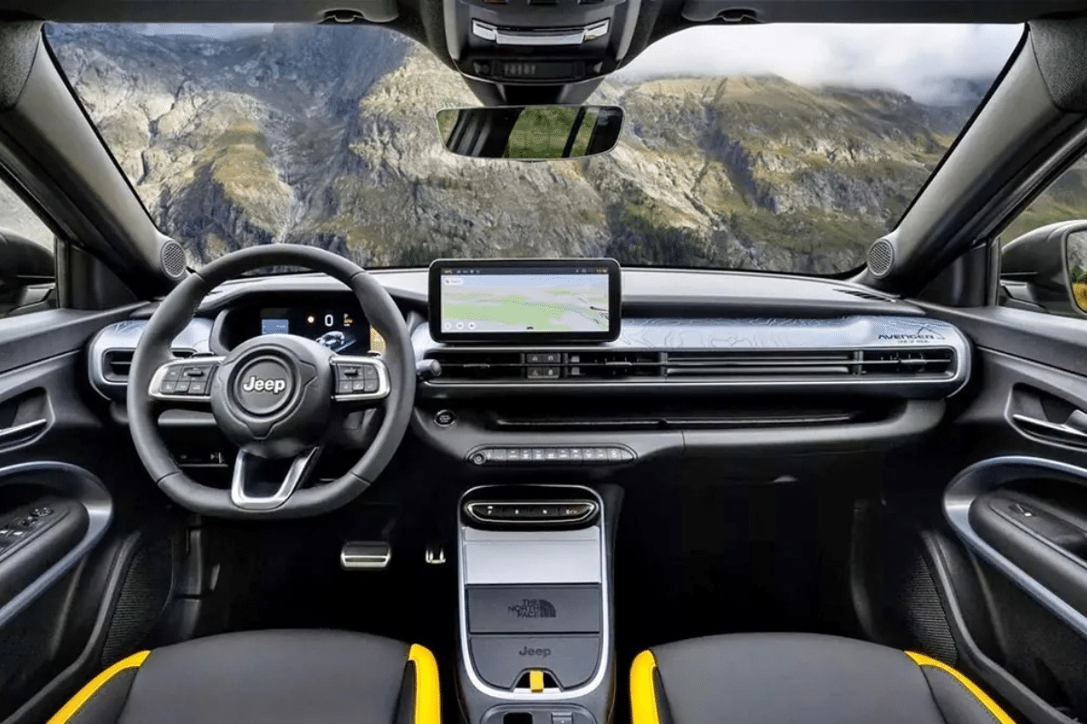 Jeep Avenger hybride 2025 vue du volant