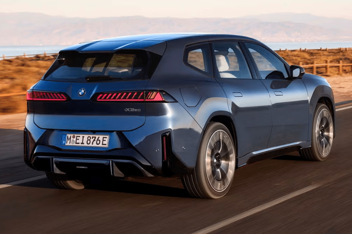 bmw ix3 vue de derrière