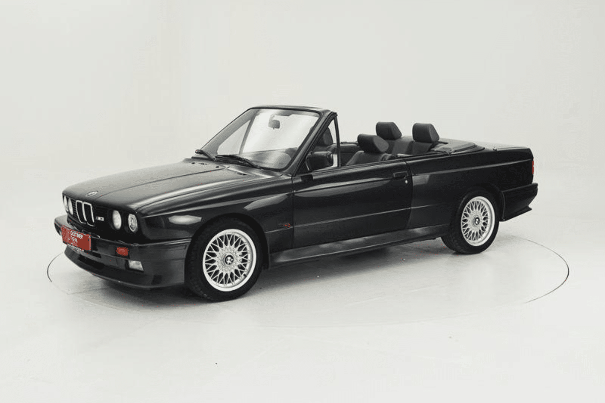 BMW M3 - 1991 vue de profil