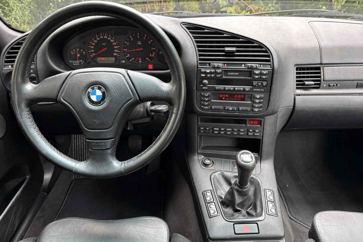 BMW M3 E36 - 1996 vue du volant